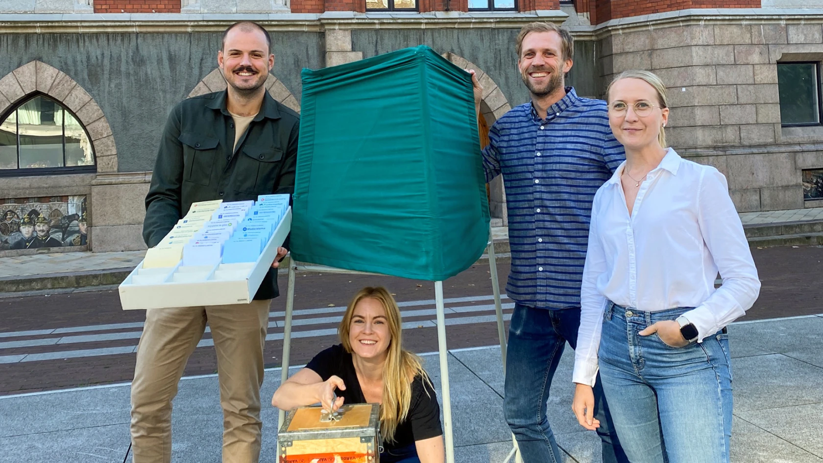 Fyra personer som jobbat med valet hela året – Emil, Karin, Erik och Linn.