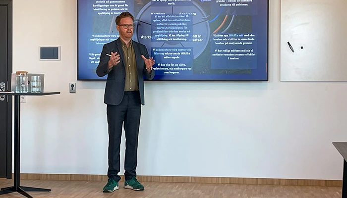 Henrik Andershed, professor i kriminologi och psykologi vid Örebro universitet, föreläste under utbildningen i verktyget Embrace.