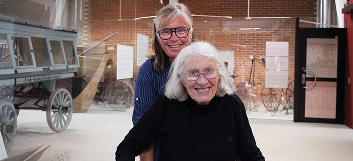 – Detta är jätteroligt, intressant och inspirerande. Alla pedagoger är så duktiga och jag har själv aldrig varit här så jag kommer gärna tillbaka, säger Carina Eriksson som besökte Fredriksdal tillsammans med Ingrid Hübner. Båda från vård- och omsorgsboendet Havsbris i Malmö.