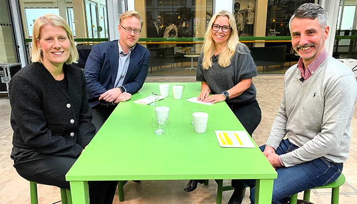 Från vänster: Henriikka Airaskorpi, arbetsmarknadsdirektör, Erik Ehn Blomgren, expert på kompetensförsörjning vid Sydsvenska Handelskammaren, Carina Leffler, stadsdirektör och och samtalsledare Mathias Johansson Perttu, servicedirektör.