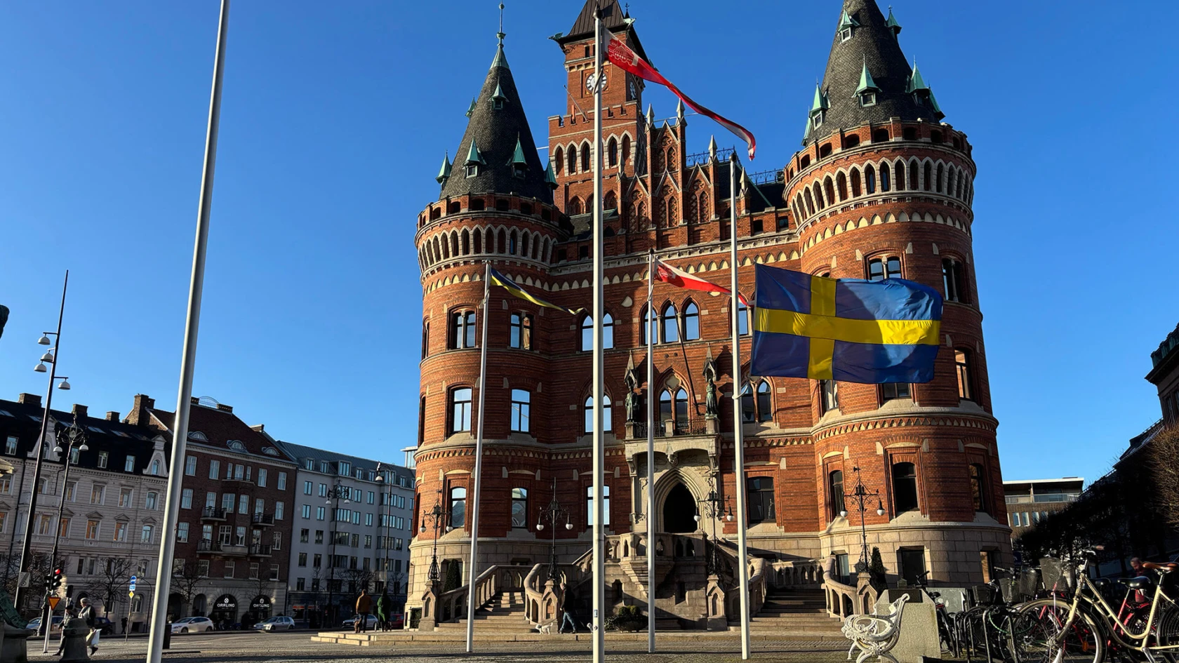 Flaggning på halv stång vid Rådhuset februari 2025.