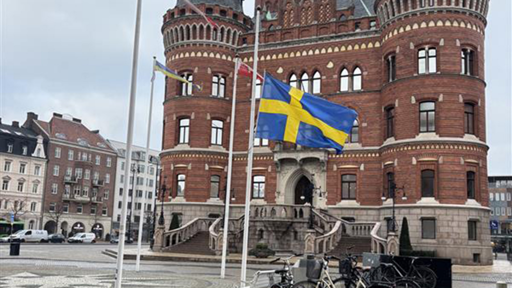 Flaggning på halv stång.