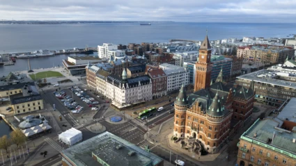 Vy över centrala Helsingborg med Rådhuset i förgrunden.