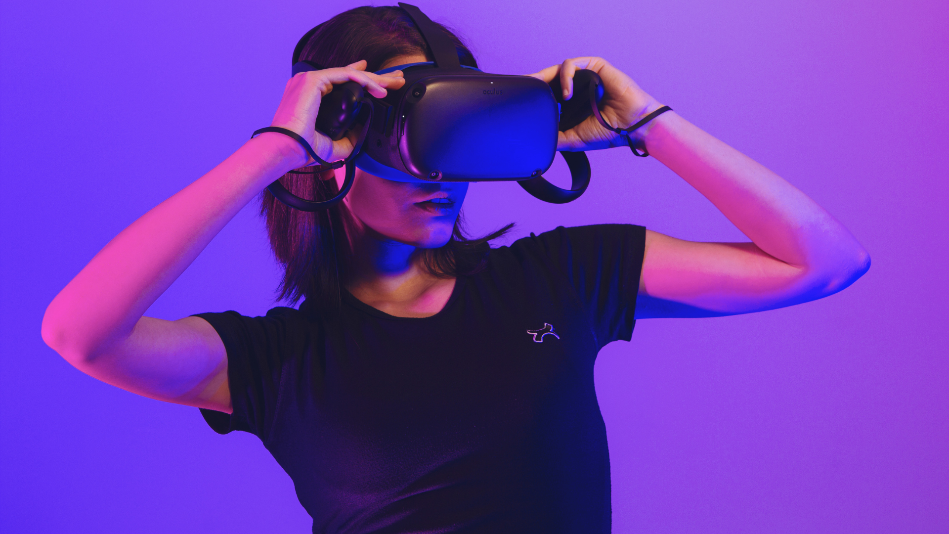 Person med VR-glasögon.