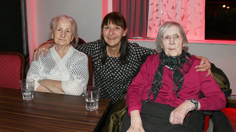 Gertruda Kazimierska, Carina Byrlén Roos och Stina Lundgren trivs vid sidan av dansgolvet