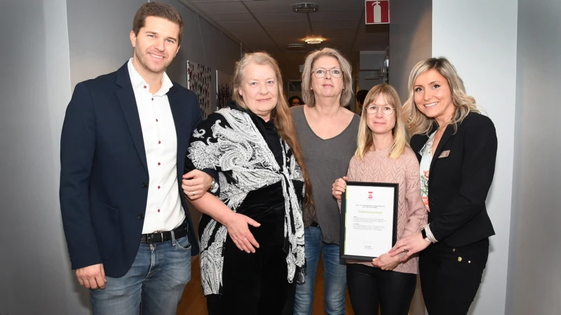 Stattenahemmets vårdboende fick bonusen med följande motivering: ”Stattenahemmet redovisar en fantastisk förbättring kring sammantagen nöjdhet i Socialstyrelsens kundundersökning och hade en sammantagen nöjdhet på 89 %, vilket var en förbättring med 20 procentenheter i jämförelse med 2017. Genomsnittet i Helsingborg stad för 2018 låg på 79 % och i riket 81 %”.