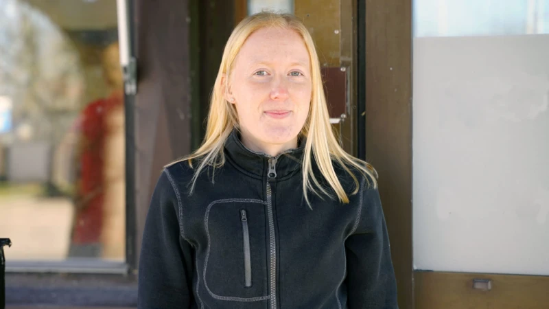 Mariella Löndahl jobbade som sommarvikarie på SoL-teamet efter gymnasiet och fick sedan jobb som stödassistent.