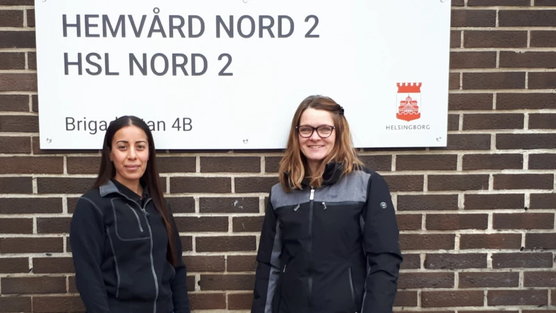 Hanaa Al-Rasho, undersköterska, och Jessica Wredström, kvalitetsledare, är väldigt nöjda med Hemvårdsappen.