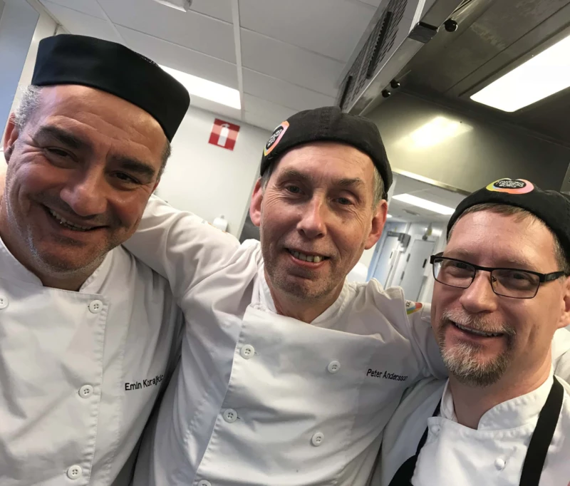 Några av medarbetarna på Matomsorg Borgvalla, från vänster Emin Korajkic, Peter Andersson och Håkan Andersson.