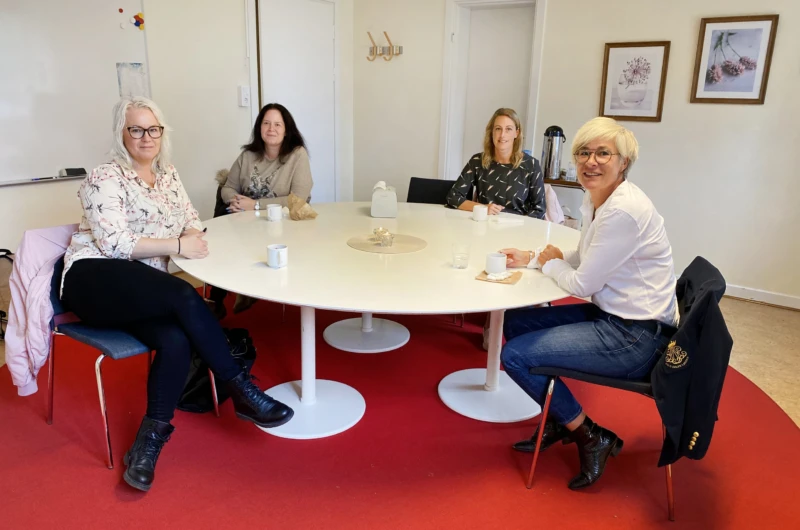 Anna Zaar, Garbriella Rydberg, Ann-Caroline Skog och Annika Andersson tog en fika tillsammans.