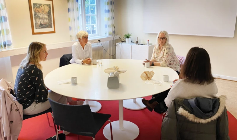 Under fikastunden diskuterades bland annat hur det varit att komma som ny enhetschef till förvaltningen.