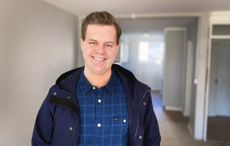 Robert Skans, innovationsprojektledare, i en tom lägenhet som till sommaren ska ställas i ordning till Home4Life.