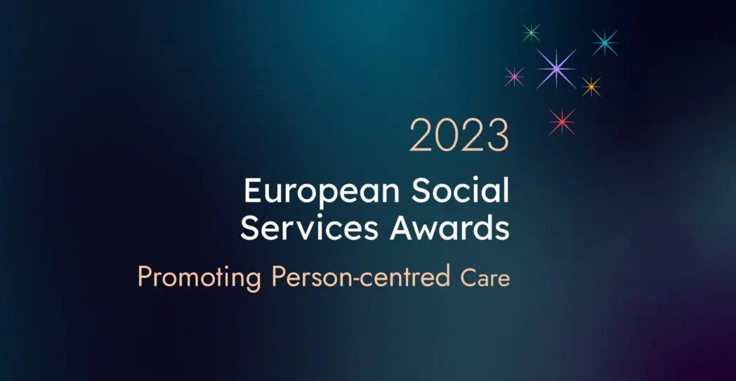 Blå bild med texten European Social Services Award, promoting person-centered care