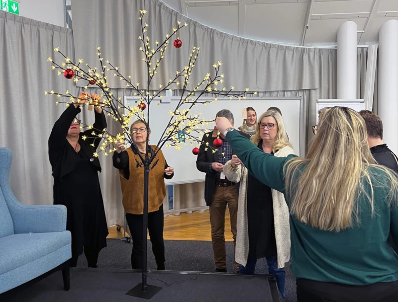 Ett önsketräd pryddes med personliga framtidsönskningar.