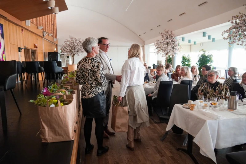 En och en avtackades de nyligen pensionerade medarbetarna.