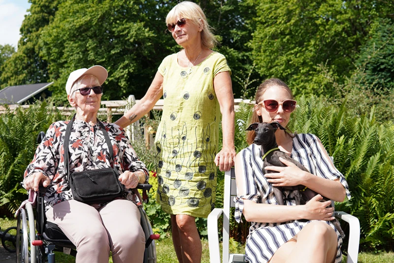 Flera generationer anhöriga firade med hyresgästen Anne-Marie på Valltorp.