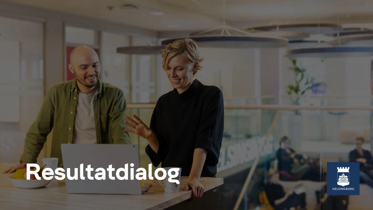 Två personer pratar med varandra.