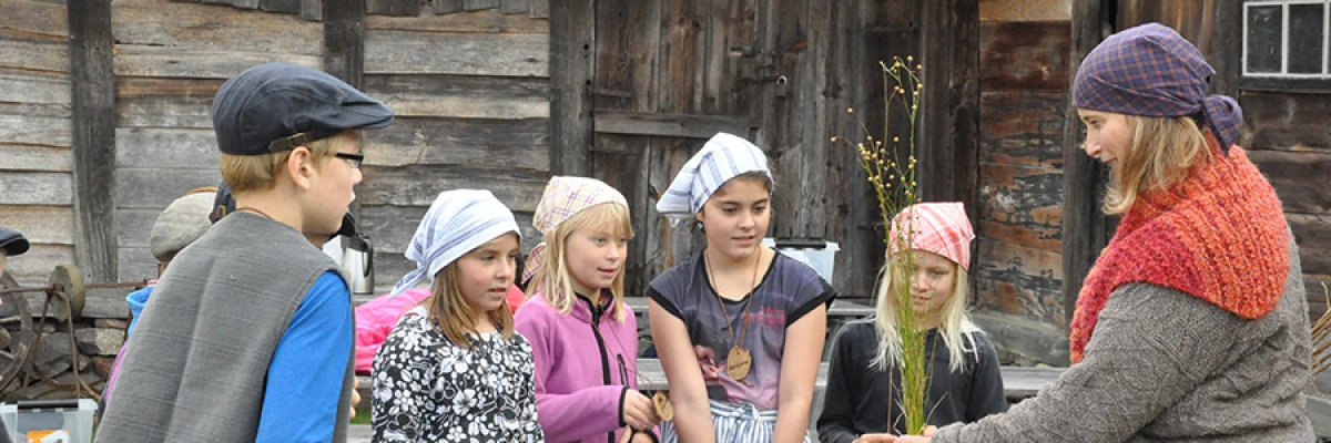 Barn med mat