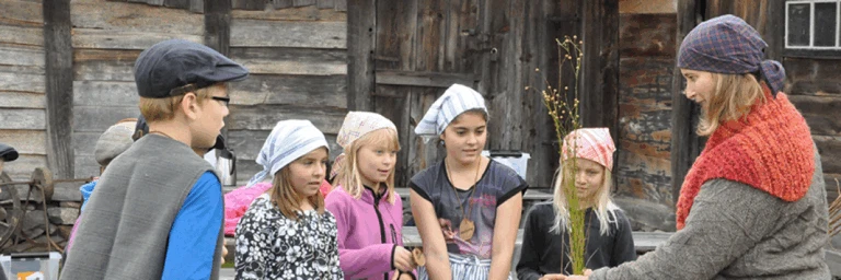 Barn med mat